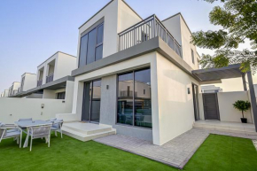 Brand New Luxurious 4BR & Maid Room Townhouse in Dubail Hill Estate